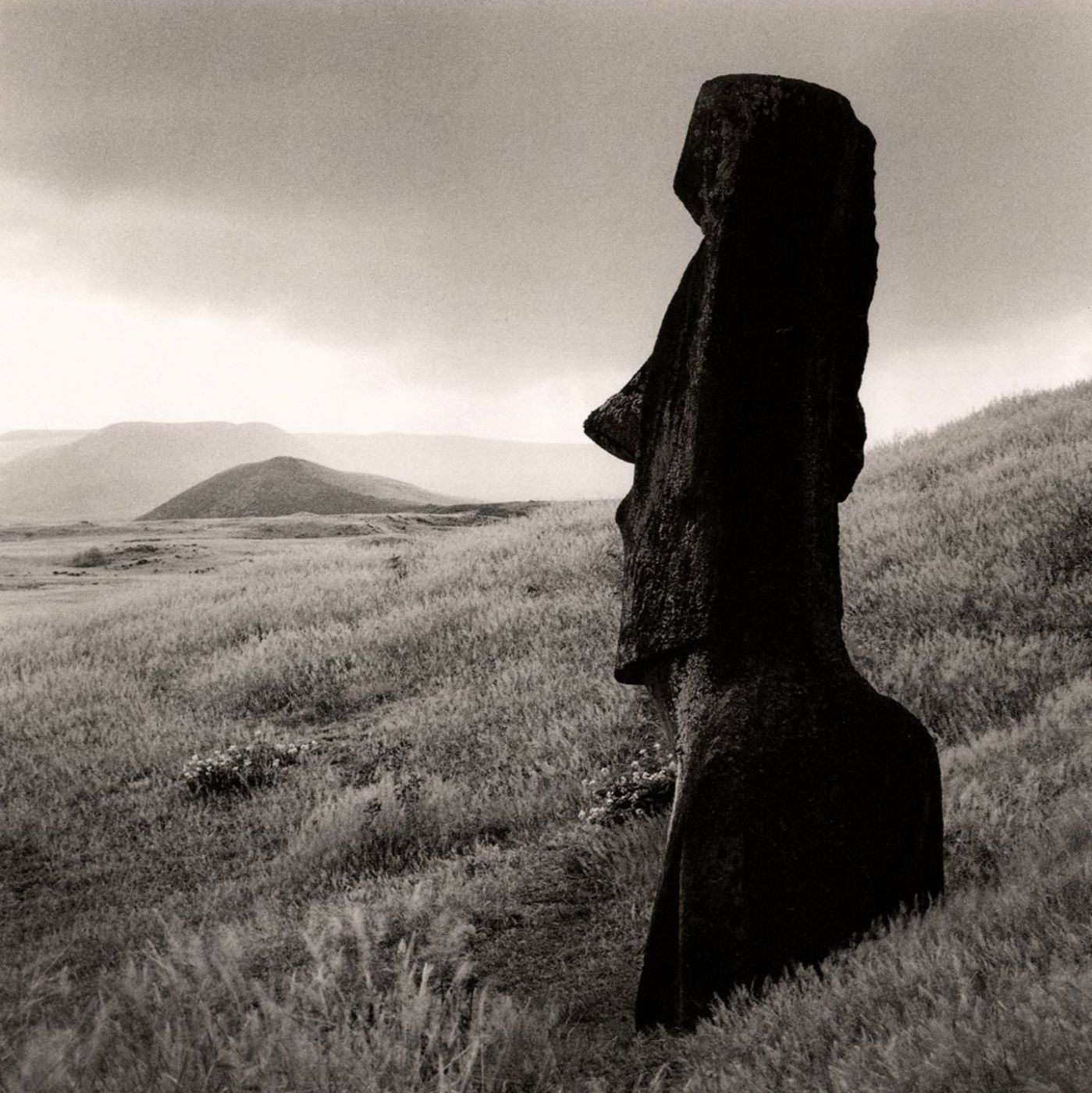 Michael Kenna: Easter Island, Slipcased Limited Edition SIGNED by Michael  KENNA, Bill, JAY on Vincent Borrelli, Bookseller