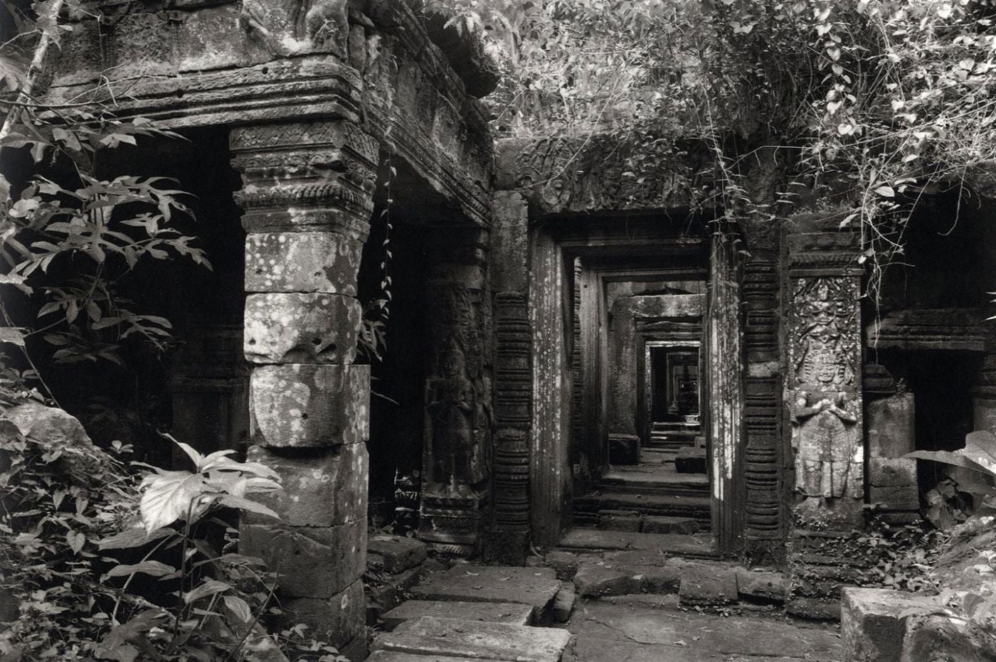 Kenro Izu: Passage to Angkor, Limited Edition (with Platinum Print)