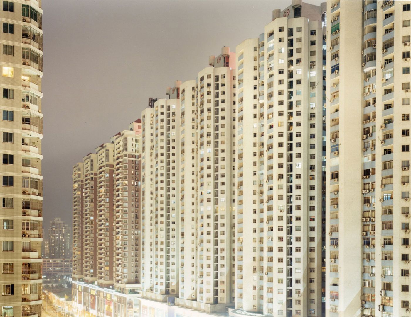 Peter Bialobrzeski: Neon Tigers: Photographs of Asian Megacities, Limited Edition (with Type-C Print "Shenzhen, 2001")