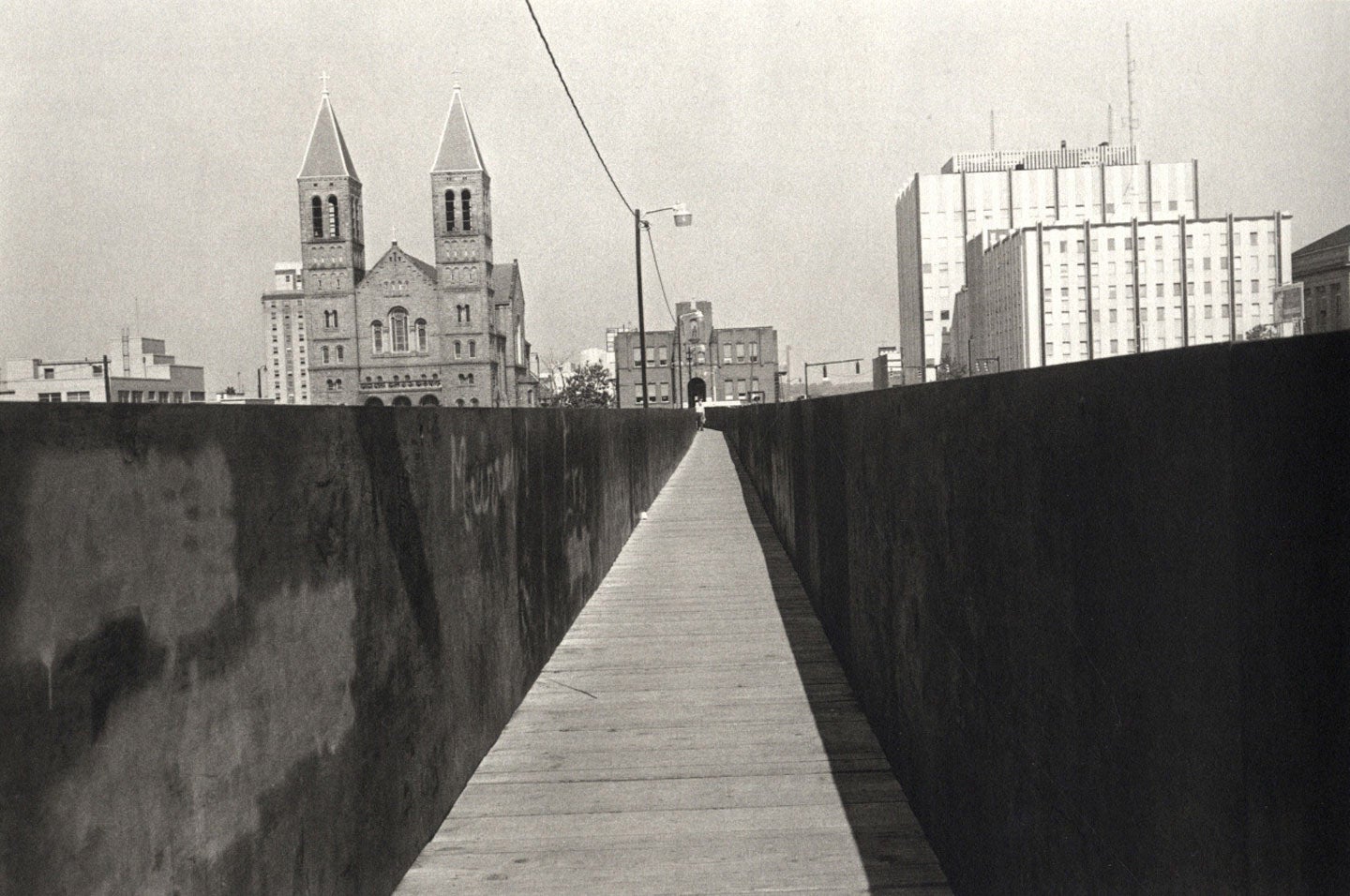 Lee Friedlander: Factory Valleys: Ohio and Pennsylvania (Special Limited Edition with One Vintage Gelatin Silver Print)