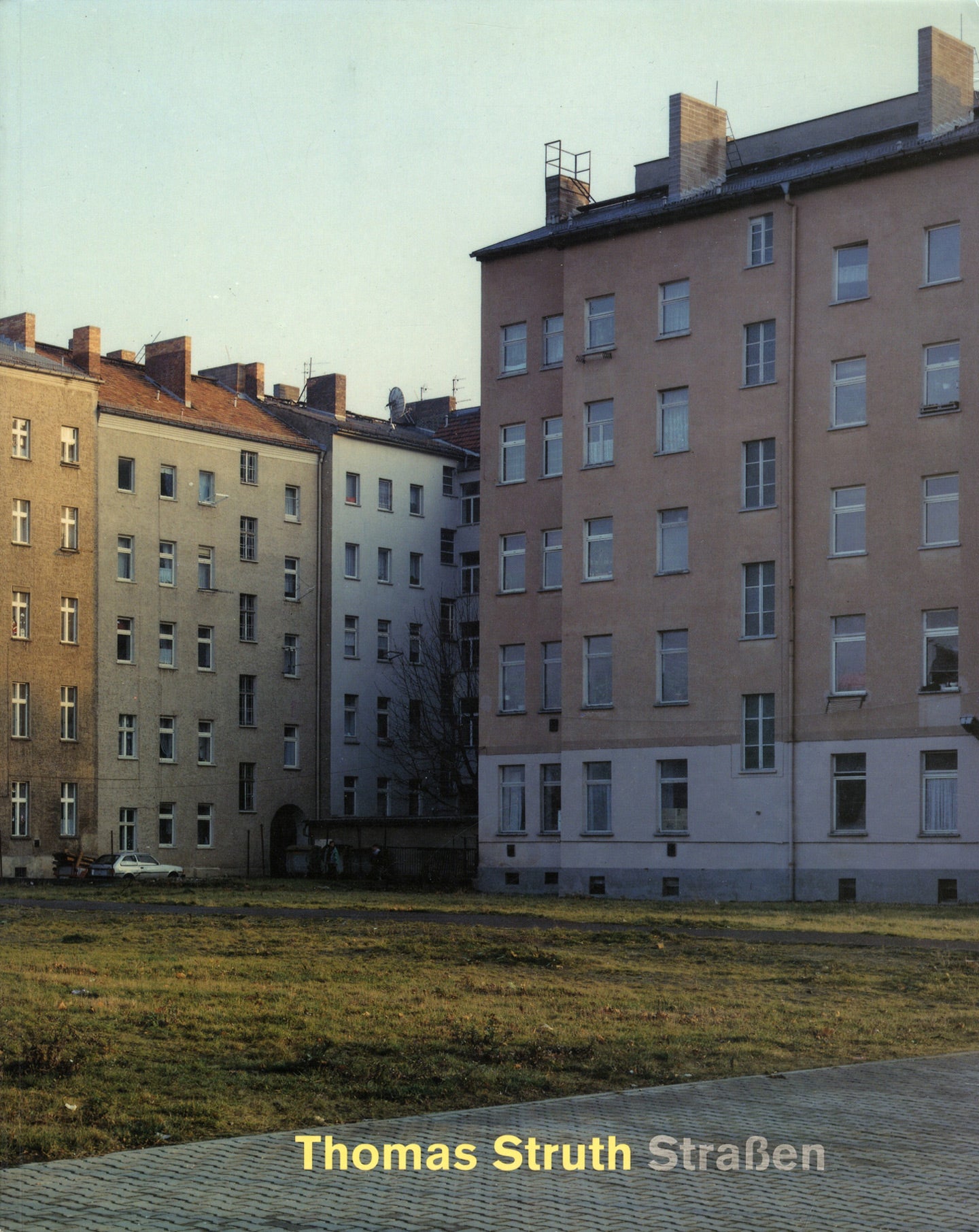 Thomas Struth: Straßen (Strassen): Fotografie 1976 bis 1995 (soft cover exhibition catalogue)